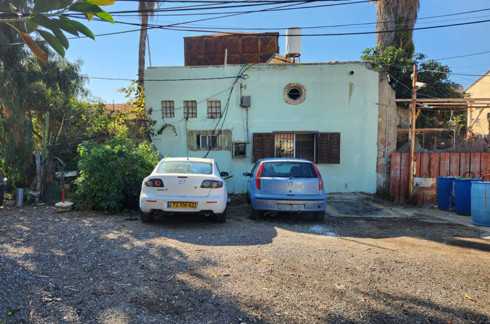 A lot with building rights in Neve Tzedek